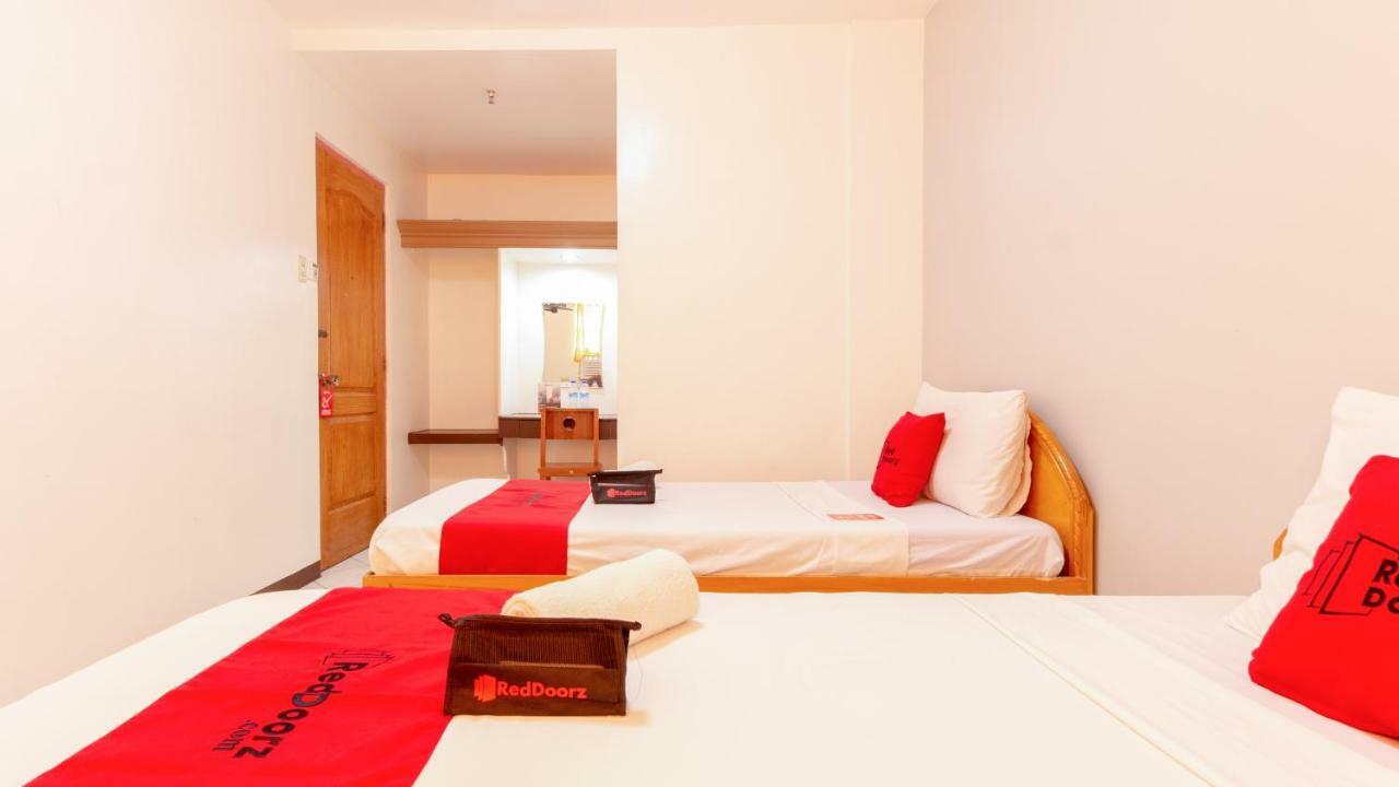 Hotel RedDoorz @ Paterno Street Tacloban Exterior foto