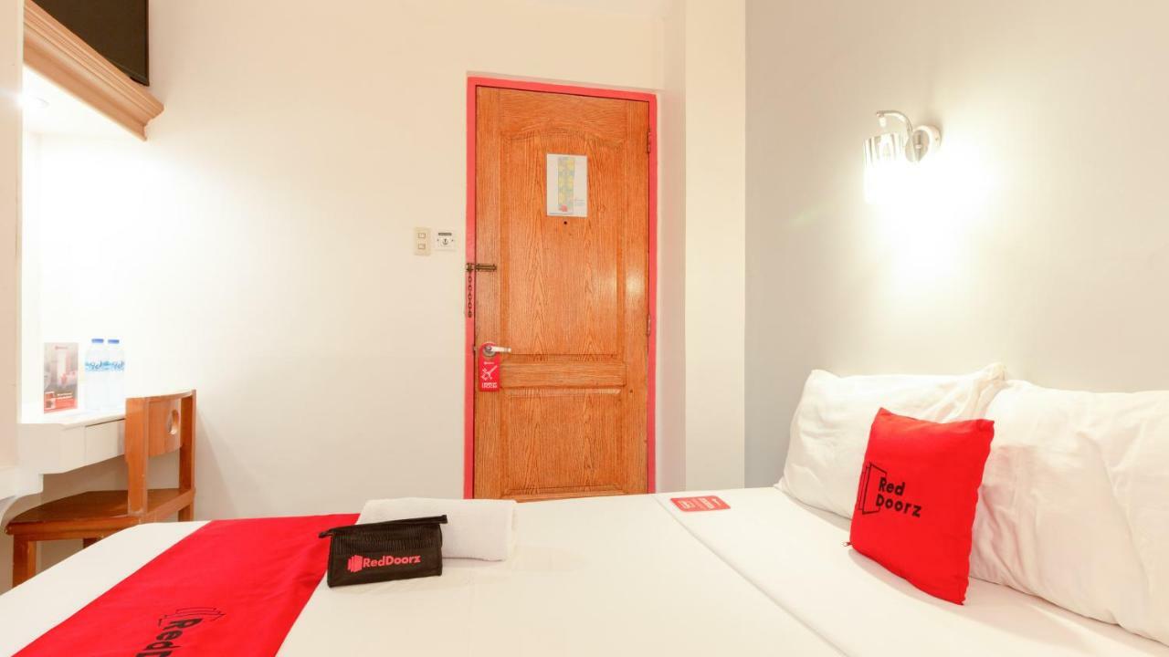 Hotel RedDoorz @ Paterno Street Tacloban Exterior foto