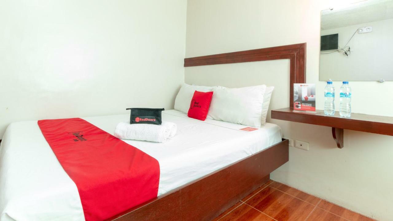 Hotel RedDoorz @ Paterno Street Tacloban Exterior foto