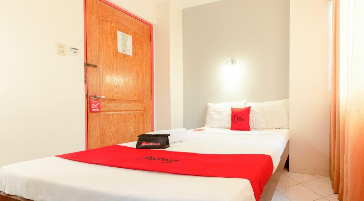 Hotel RedDoorz @ Paterno Street Tacloban Exterior foto