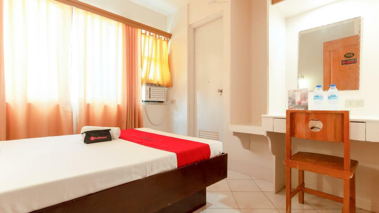 Hotel RedDoorz @ Paterno Street Tacloban Exterior foto